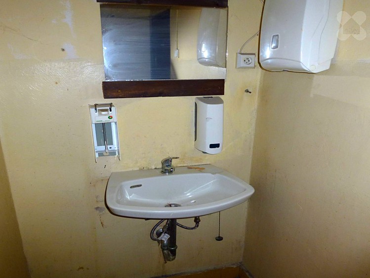 Комерційне приміщення на продаж, 100 м² (15 з 16)