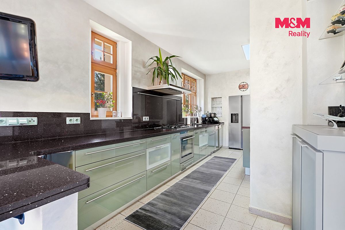 Prodej rodinného domu 287 m², pozemek 700 m² – fotografie 3