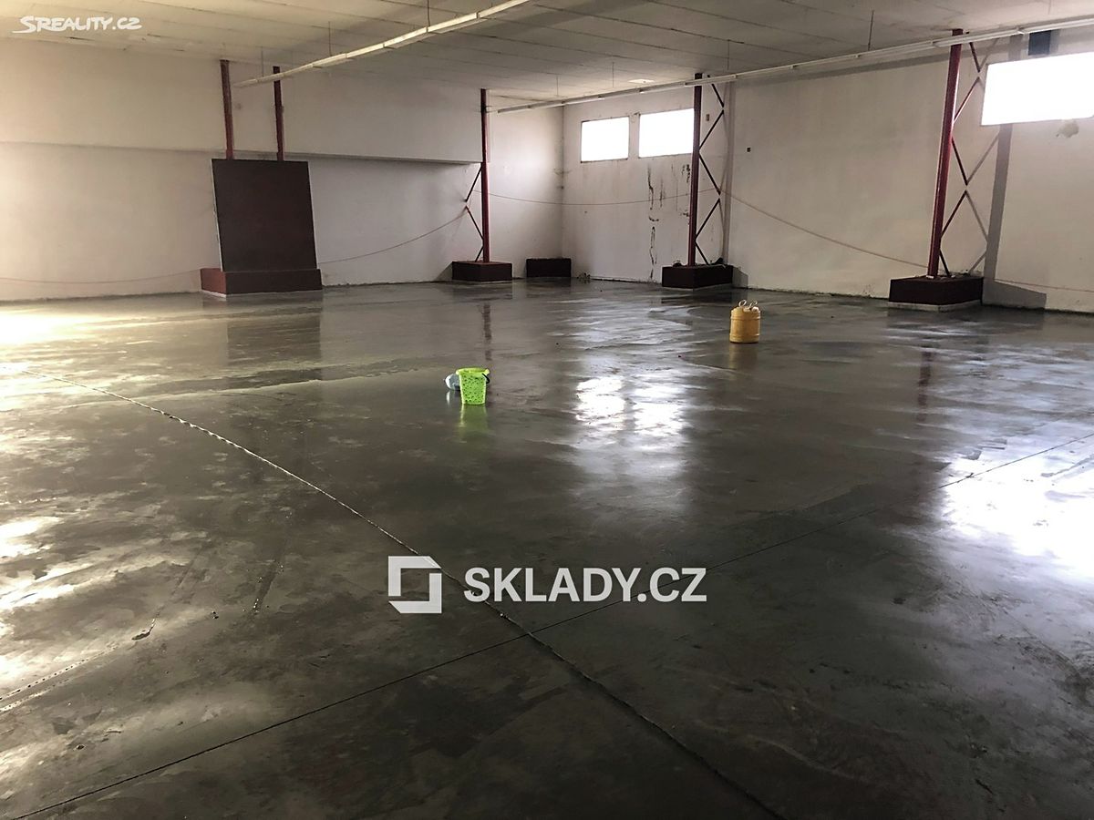 Pronájem skladového prostoru 1126 m² – fotografie 2
