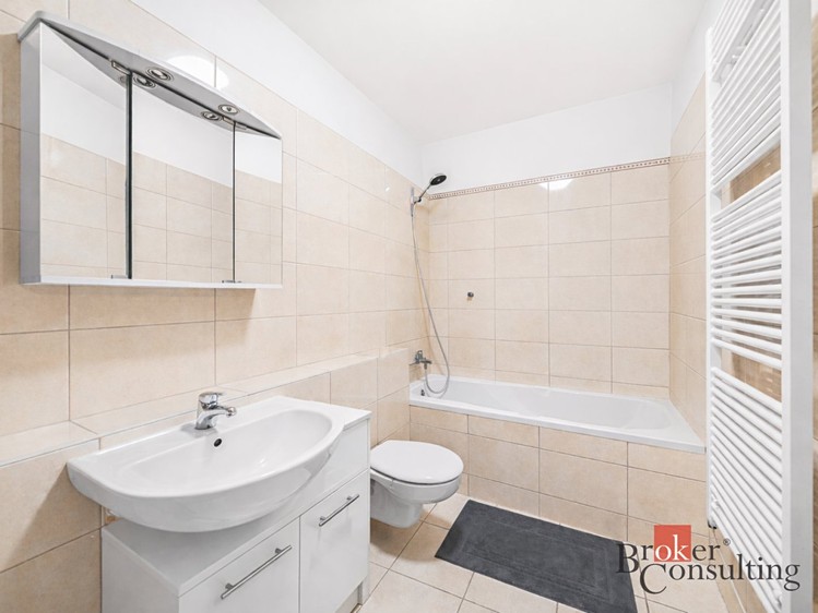 Pronájem bytu 3+kk, 78 m² (10 z 20)