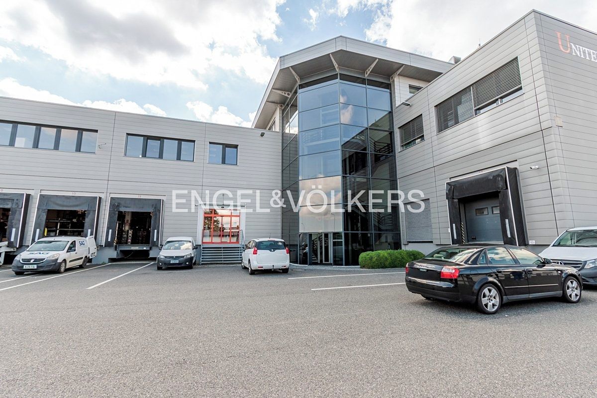Pronájem skladového prostoru 200 m²