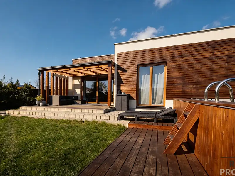 Prodej rodinného domu 125 m², pozemek 861 m², Jesenice – náhled fotky 1