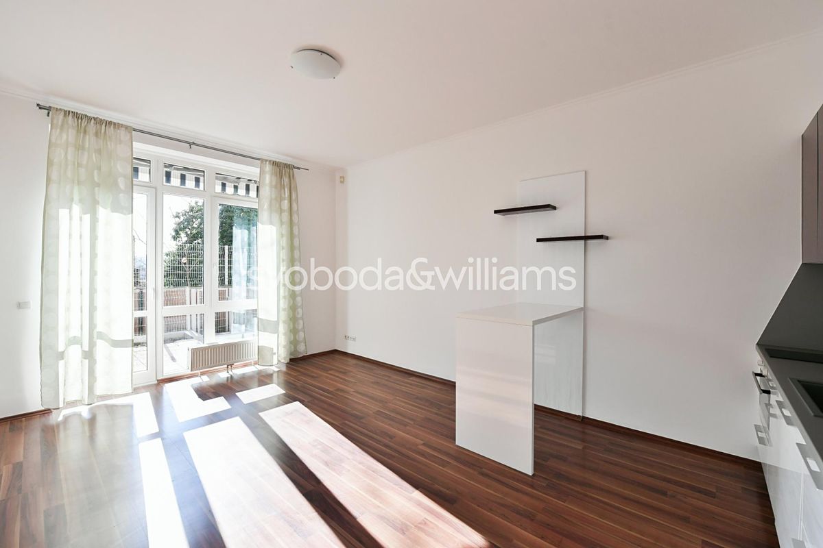 Pronájem bytu 2+kk 65 m² – fotografie 2