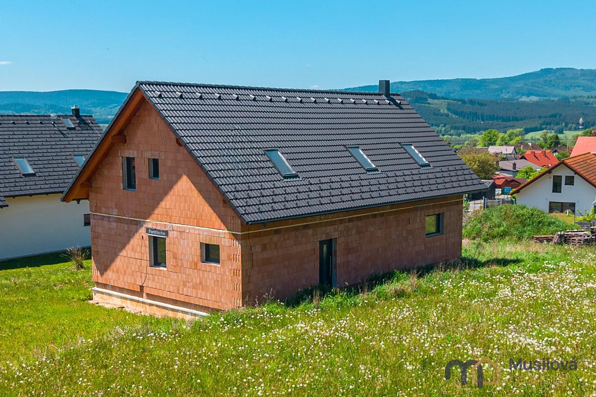 Prodej rodinného domu 194 m², pozemek 1131 m² – fotografie 4