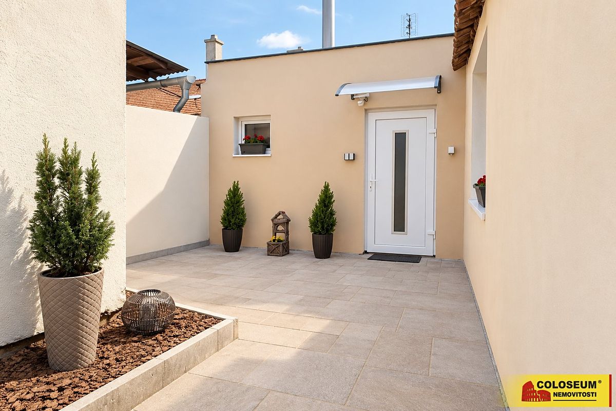Pronájem bytu 3+1 65 m², Znojmo – fotka 1 z 3