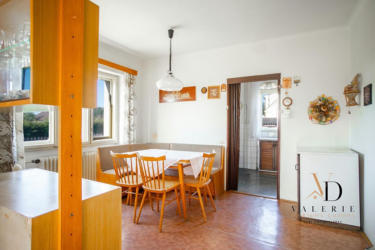 Prodej rodinného domu 220 m², pozemek 968 m² – fotografie 5