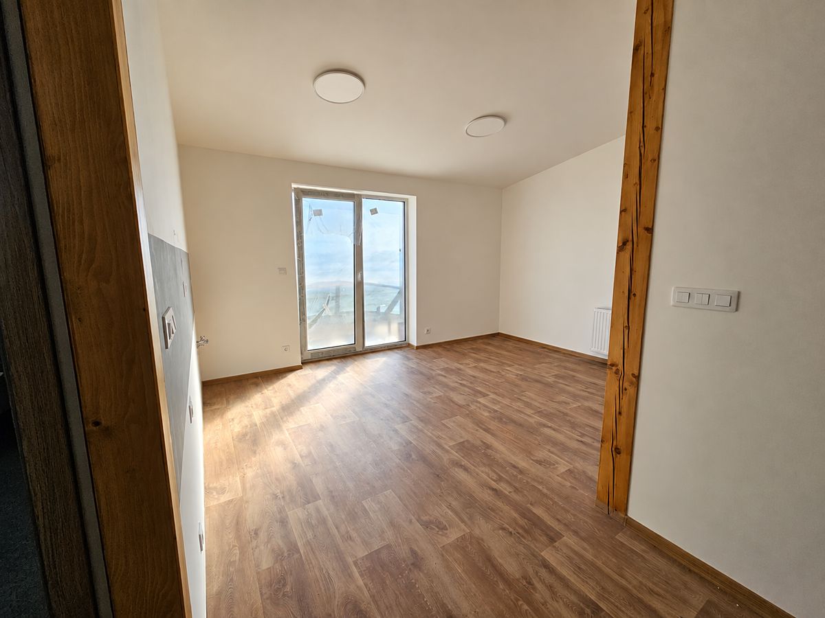Pronájem bytu 2+kk 40 m² – fotografie 2