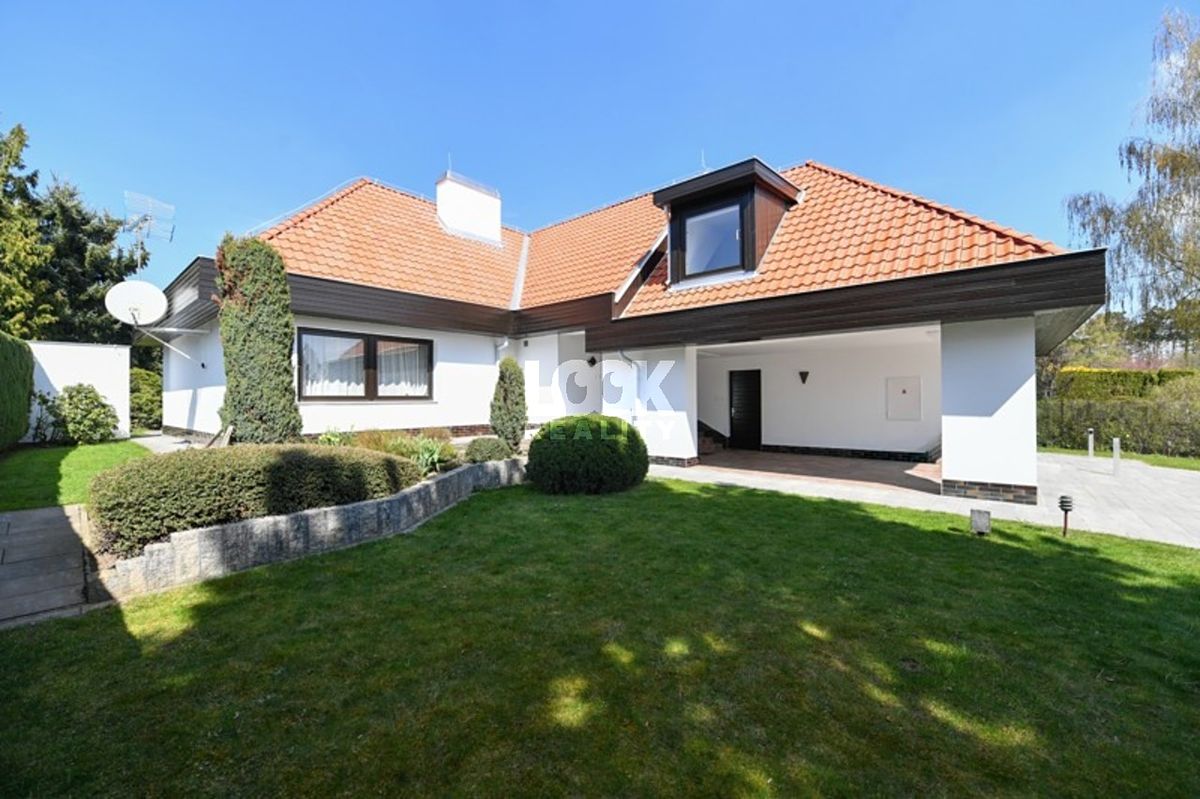 Pronájem rodinného domu 417 m², pozemek 1000 m², Praha – fotka 1 z 3
