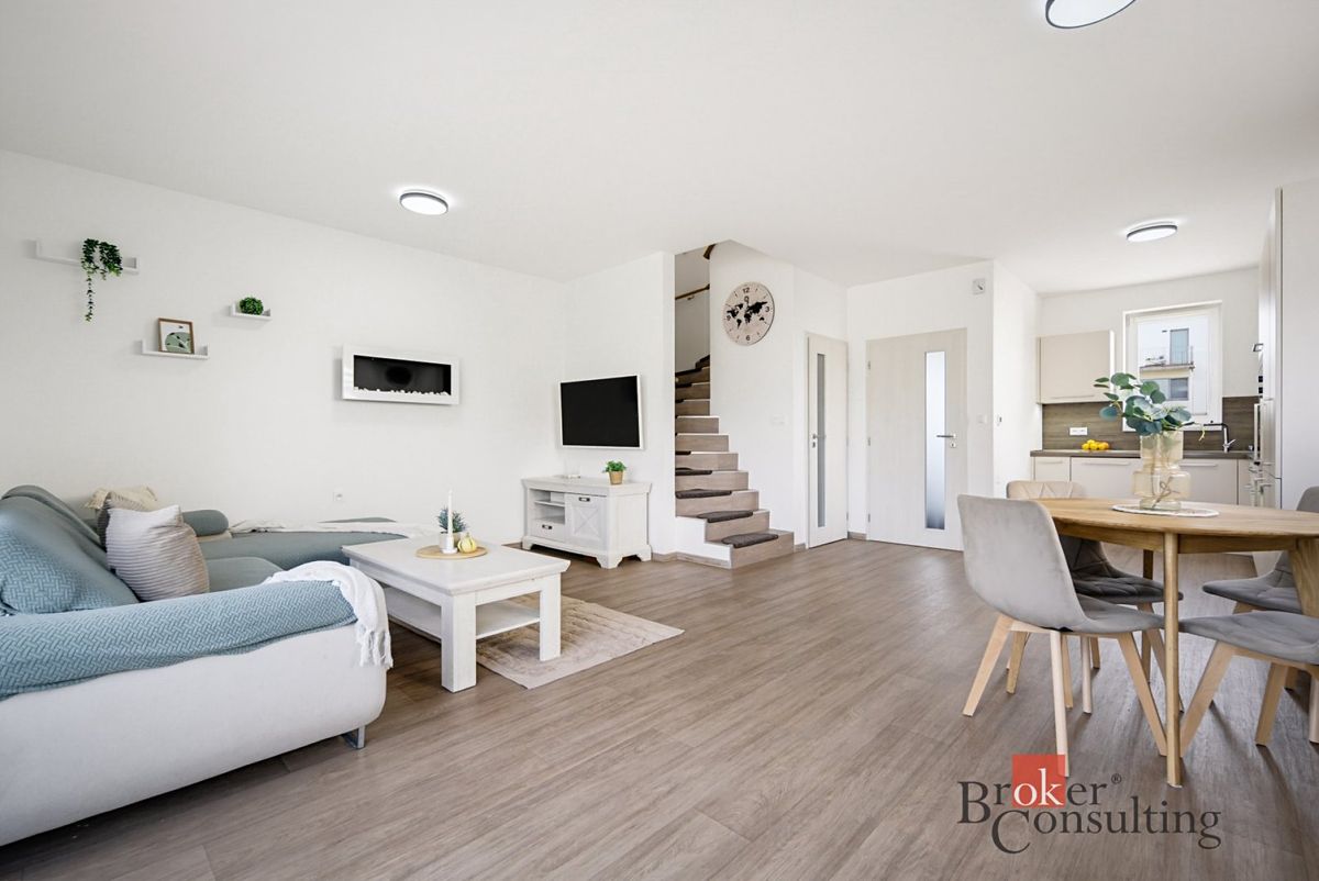 Prodej rodinného domu 80 m², pozemek 308 m² – fotografie 2