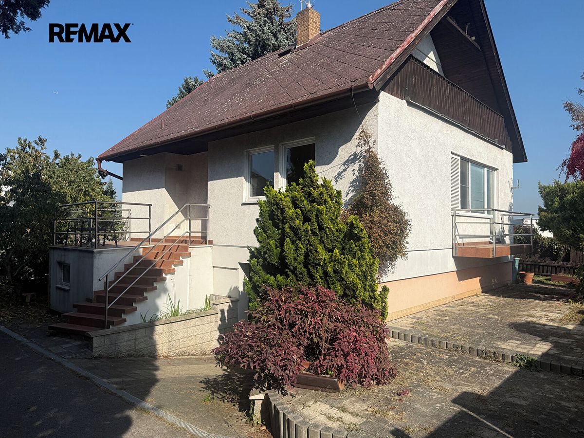 Pronájem rodinného domu 230 m², pozemek 649 m² – fotografie 3