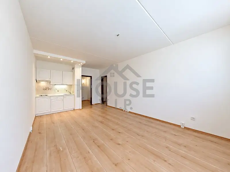 Prodej bytu 1+kk 29 m², Praha – náhled fotky 2
