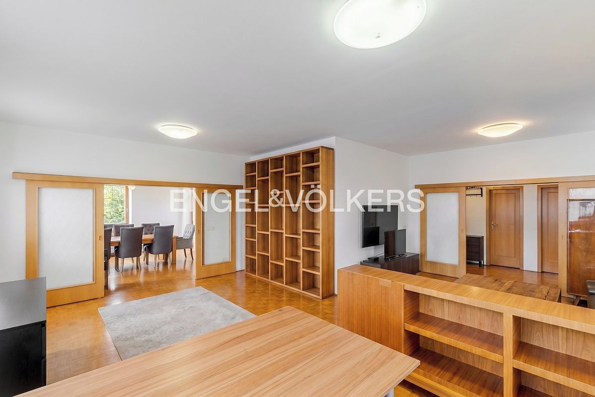 Prodej rodinného domu 278 m², pozemek 440 m² – fotografie 3