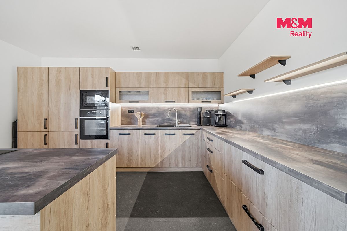 Prodej rodinného domu 130 m², pozemek 943 m² – fotografie 3