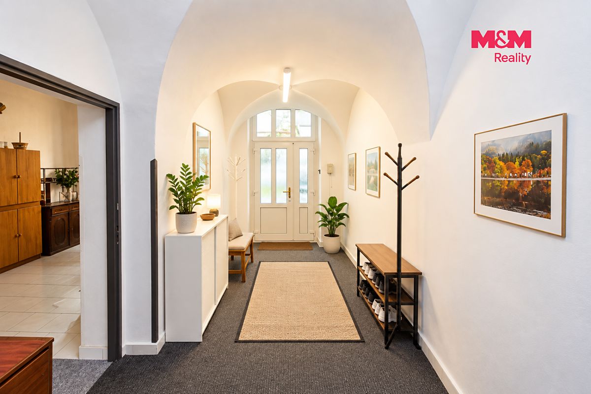 Prodej rodinného domu 320 m², pozemek 751 m² – fotografie 4