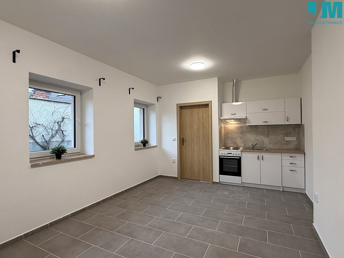 Pronájem bytu 1+kk 23 m² – fotografie 2