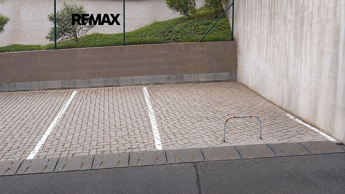 Pronájem garážového stání 17 m² – fotografie 3