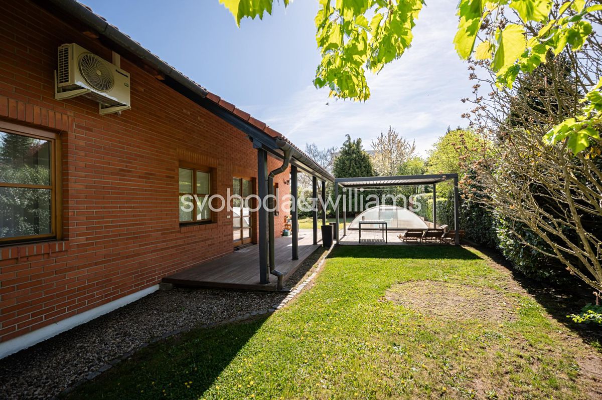 Prodej rodinného domu 389 m², pozemek 1245 m² – fotografie 5