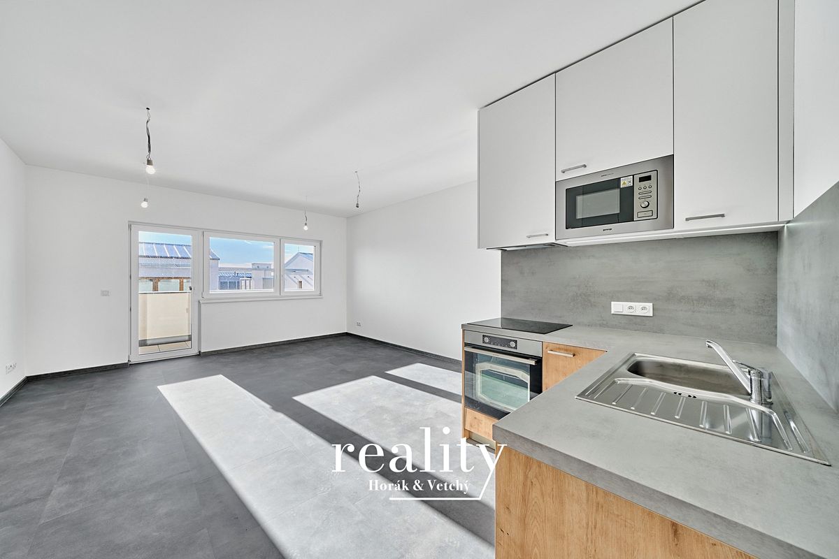 Pronájem bytu 1+kk 36 m² – fotografie 2