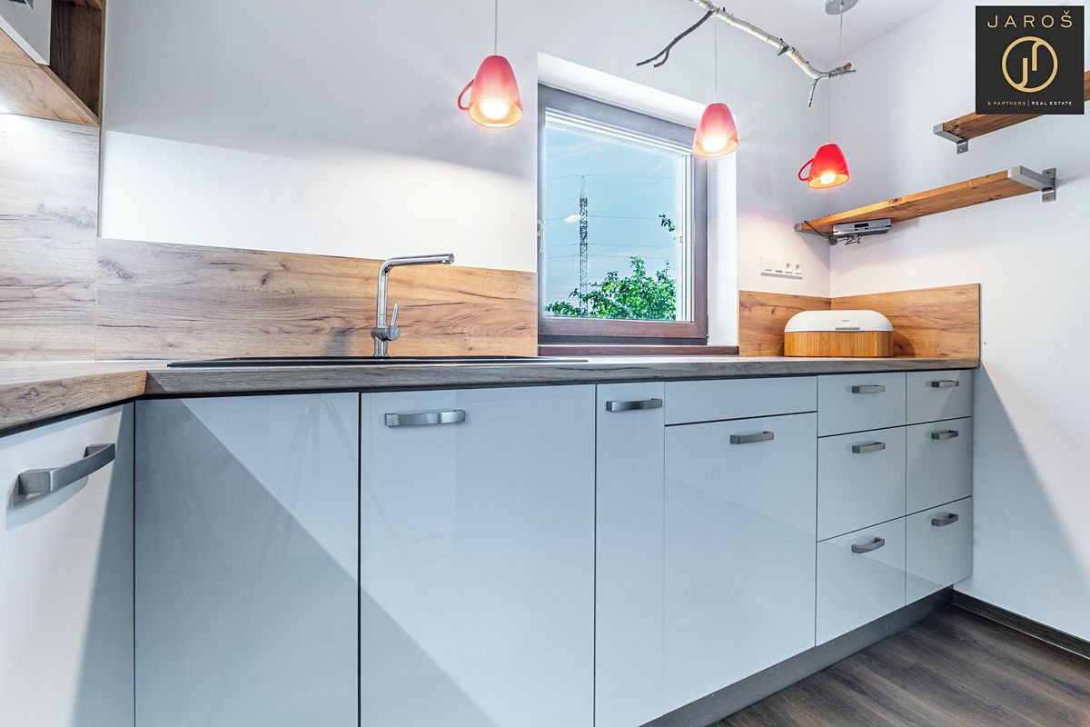 Prodej rodinného domu 102 m², pozemek 988 m² – fotografie 5