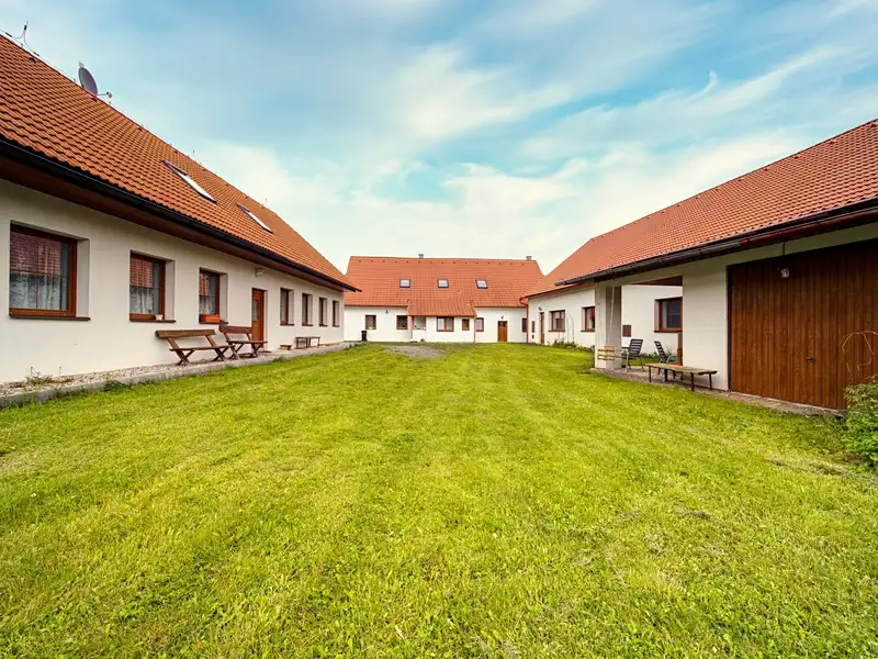 Prodej rodinného domu 450 m², pozemek 2500 m², Čmelíny – náhled fotky 2