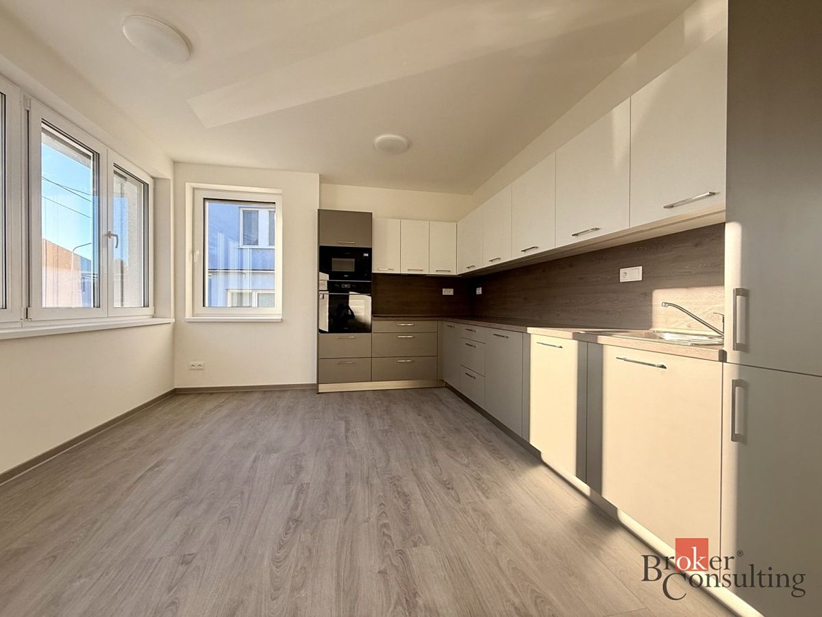 Pronájem bytu 3+kk 82 m²