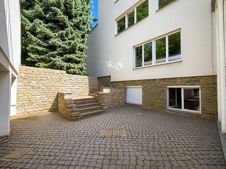 Pronájem domu, 1 200 m² (49 z 70)