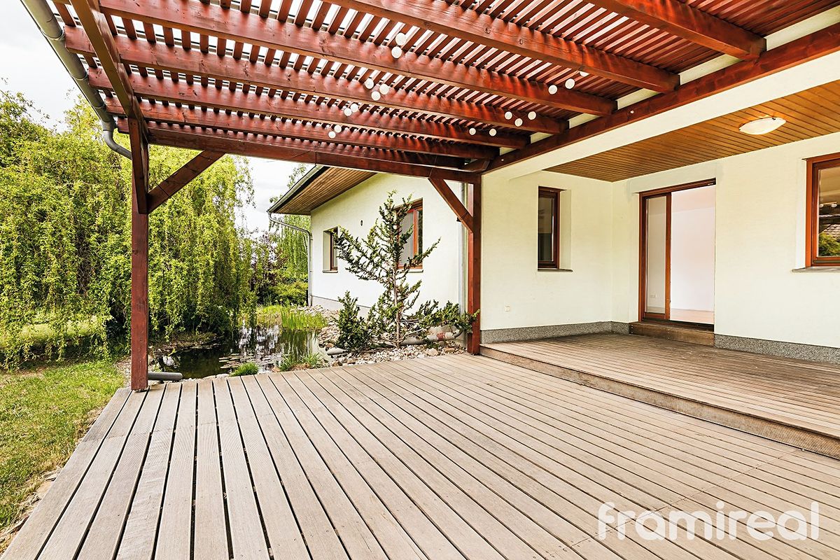 Prodej rodinného domu 400 m², pozemek 1456 m²