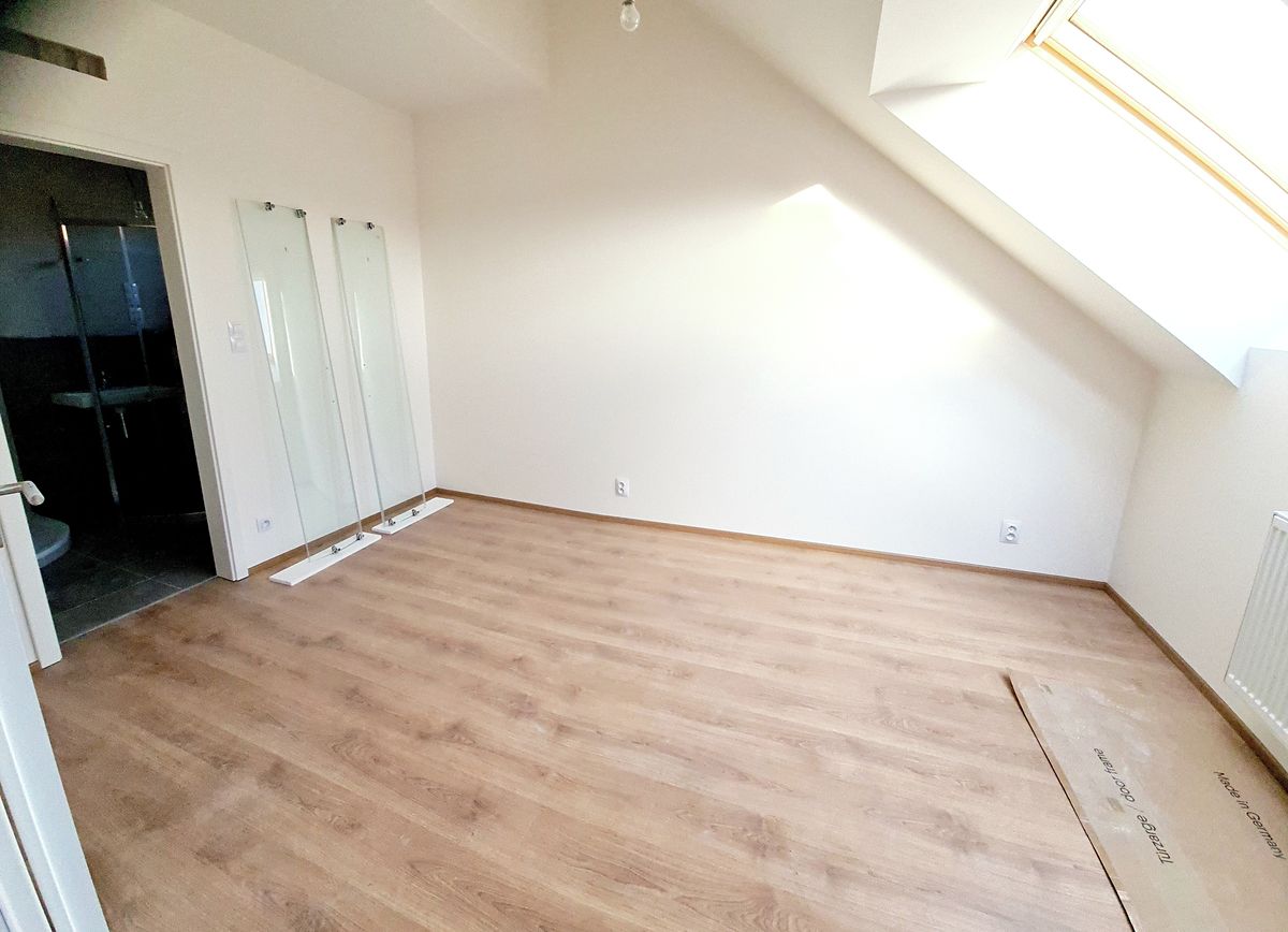 Pronájem bytu 4+kk 112 m²