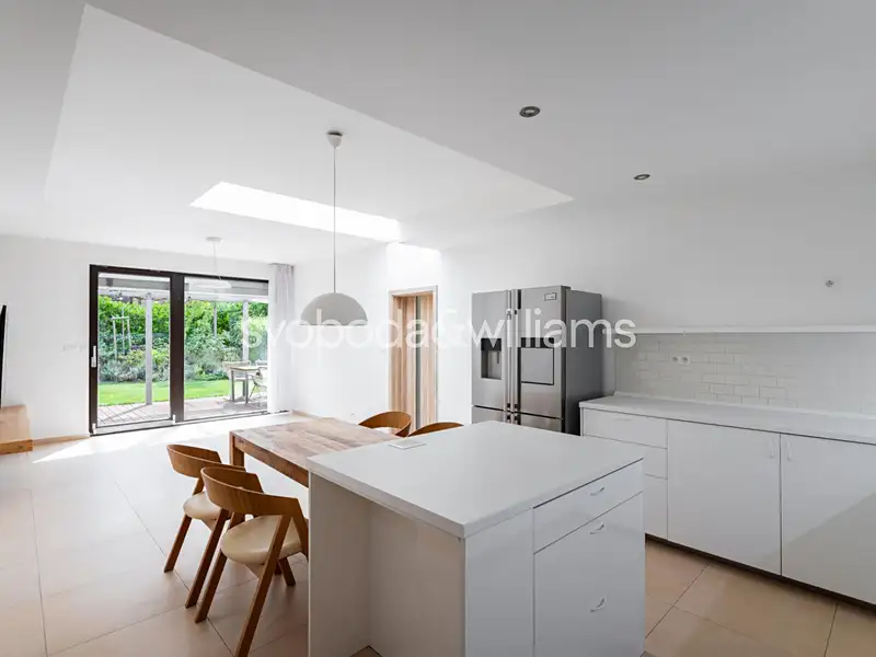Prodej rodinného domu 124 m², pozemek 526 m², Praha – náhled fotky 2