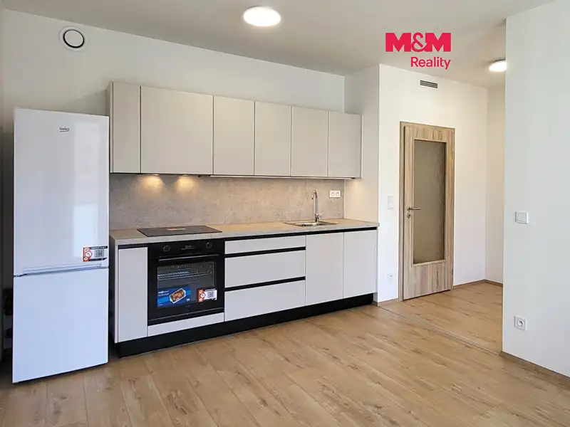 Pronájem bytu 1+kk 34 m², Praha – náhled fotky 1