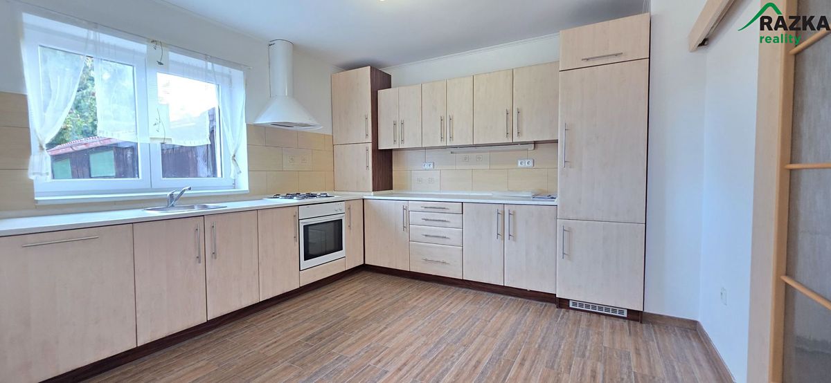 Prodej rodinného domu 120 m², pozemek 159 m² – fotografie 3
