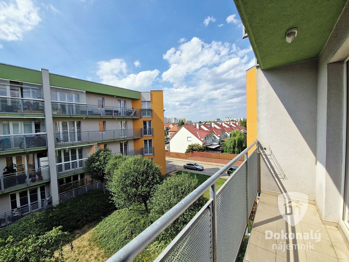 Pronájem bytu 2+kk 42 m² – fotografie 3