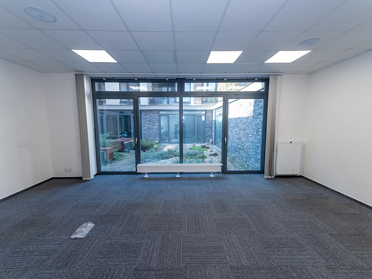 Prodej komerčního prostoru, 220 m² (4 z 23)