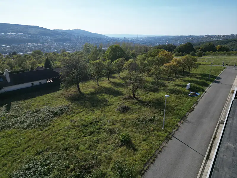 Prodej stavebního pozemku 1272 m², Zlín – náhled fotky 2