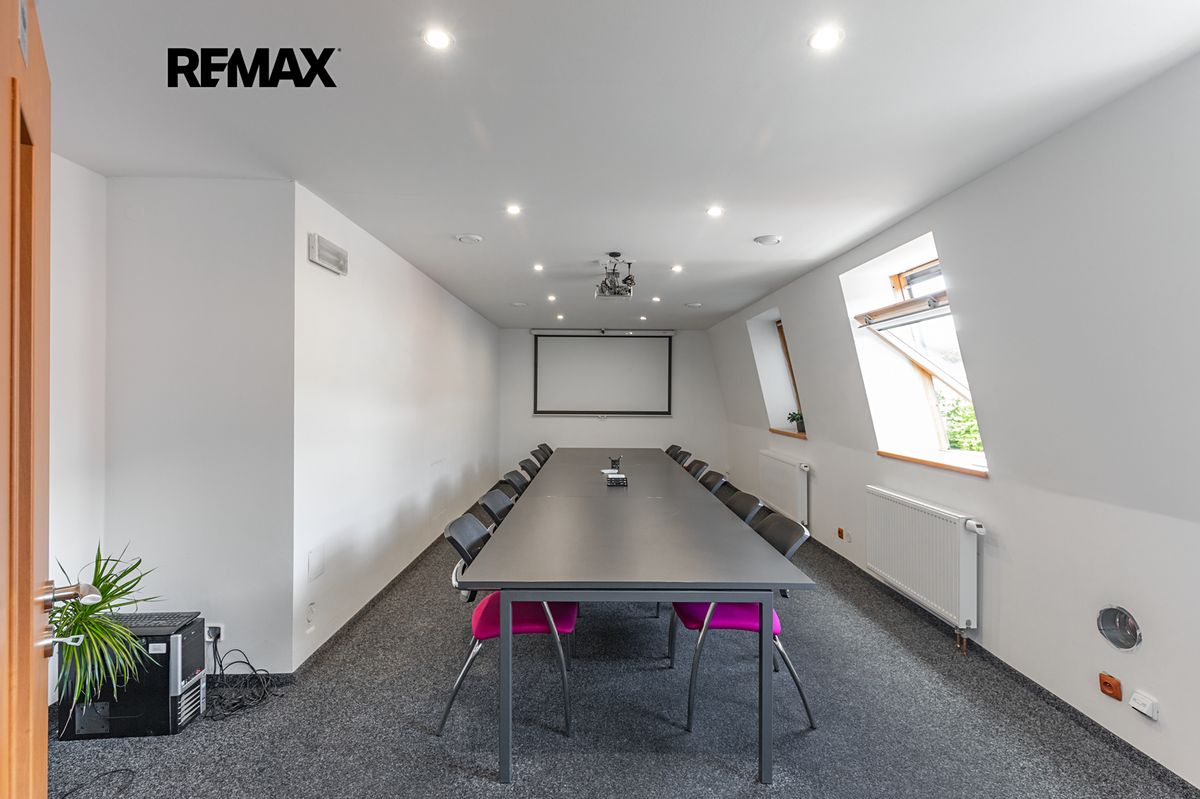 Prodej kanceláře 450 m² – fotografie 3
