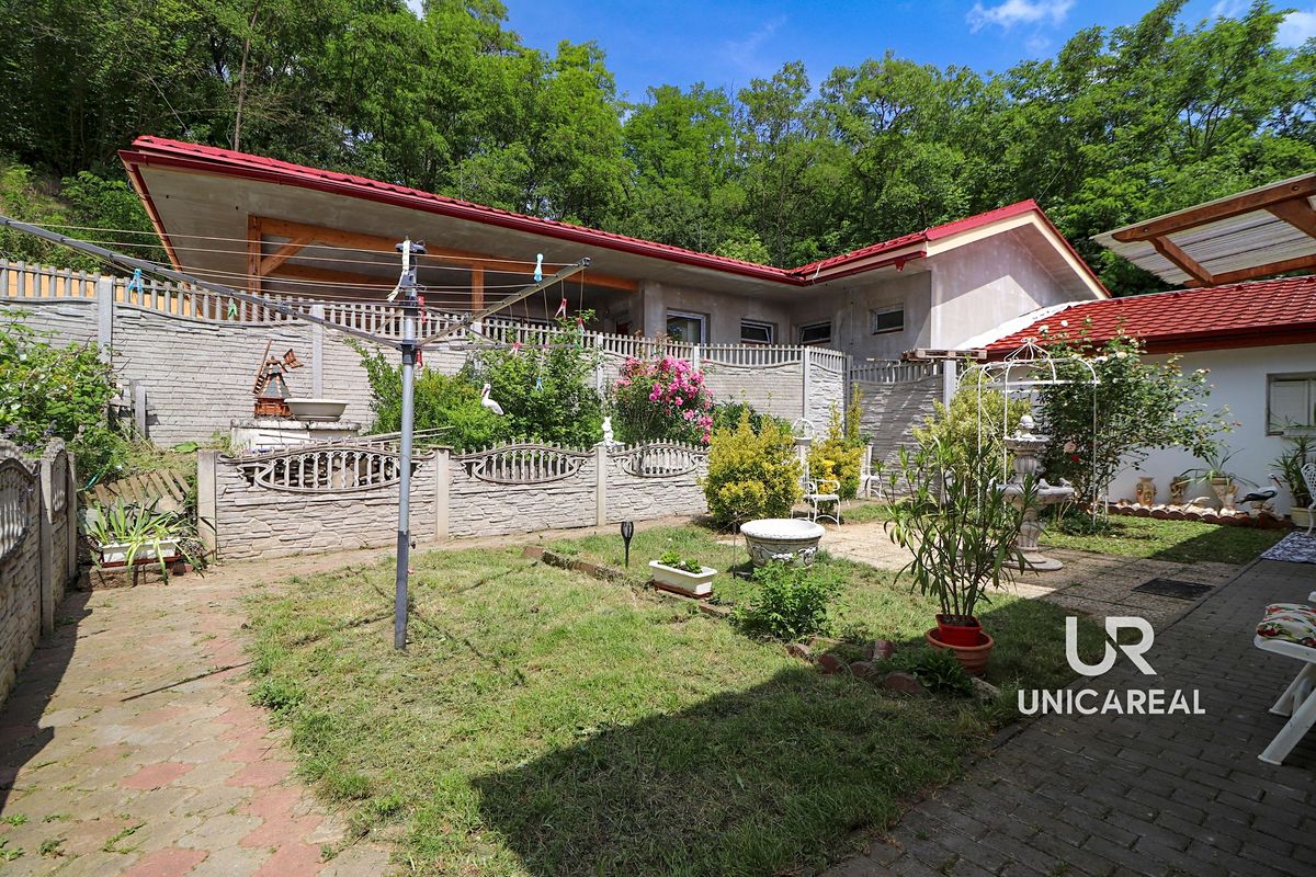 Prodej rodinného domu 230 m², pozemek 1573 m², Ořechov – fotka 1 z 3