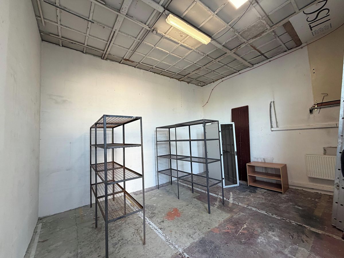 Pronájem skladového prostoru 28 m² – fotografie 2
