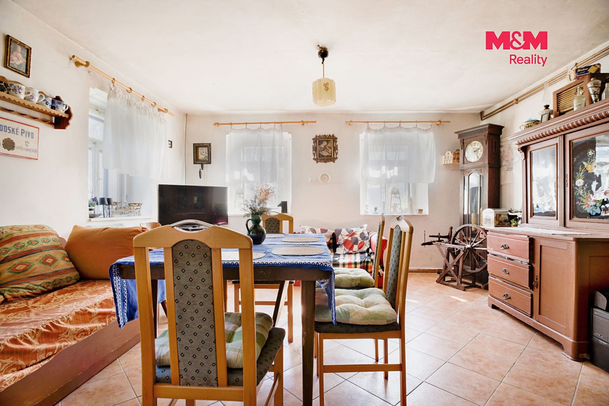 Prodej rodinného domu 146 m², pozemek 746 m² – fotografie 2