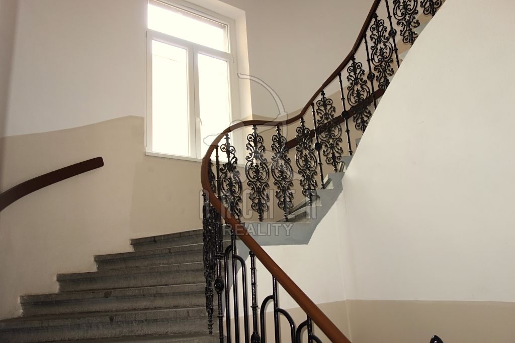 Prodej činžovního domu 1271 m² – fotografie 2