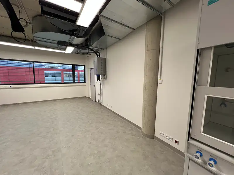 Pronájem komerční nemovitosti 85 m², Vestec – náhled fotky 2