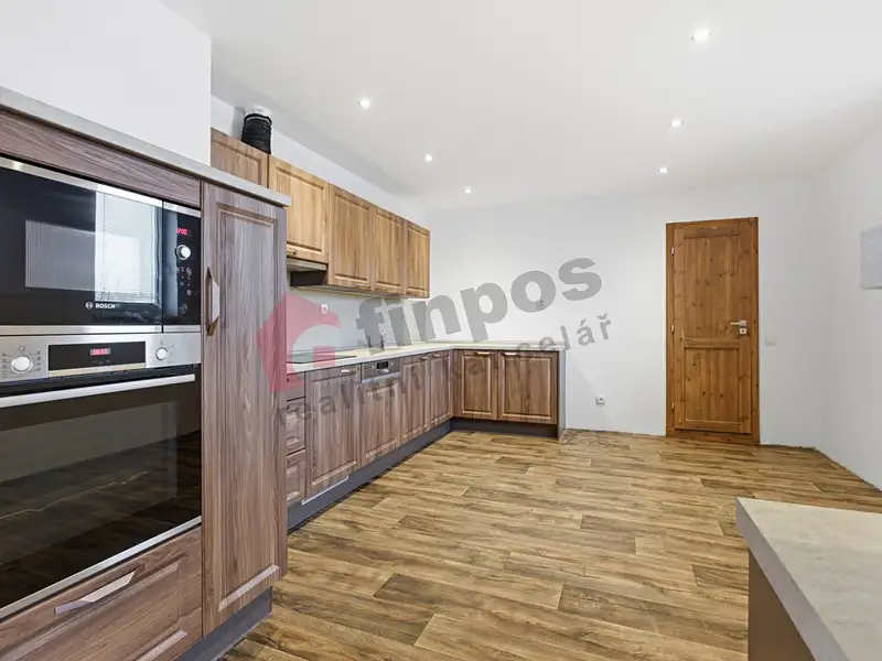Prodej rodinného domu 282 m², pozemek 409 m², Velemín – náhled fotky 2