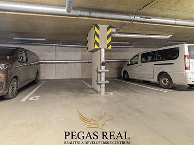 Pronájem garážového stání 15 m²