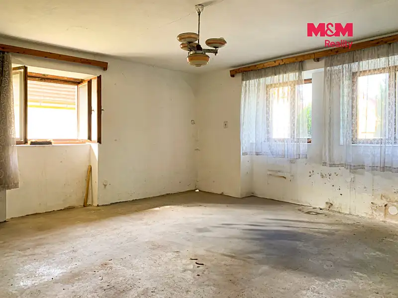 Prodej rodinného domu 350 m², pozemek 1892 m², Křenice – náhled fotky 3