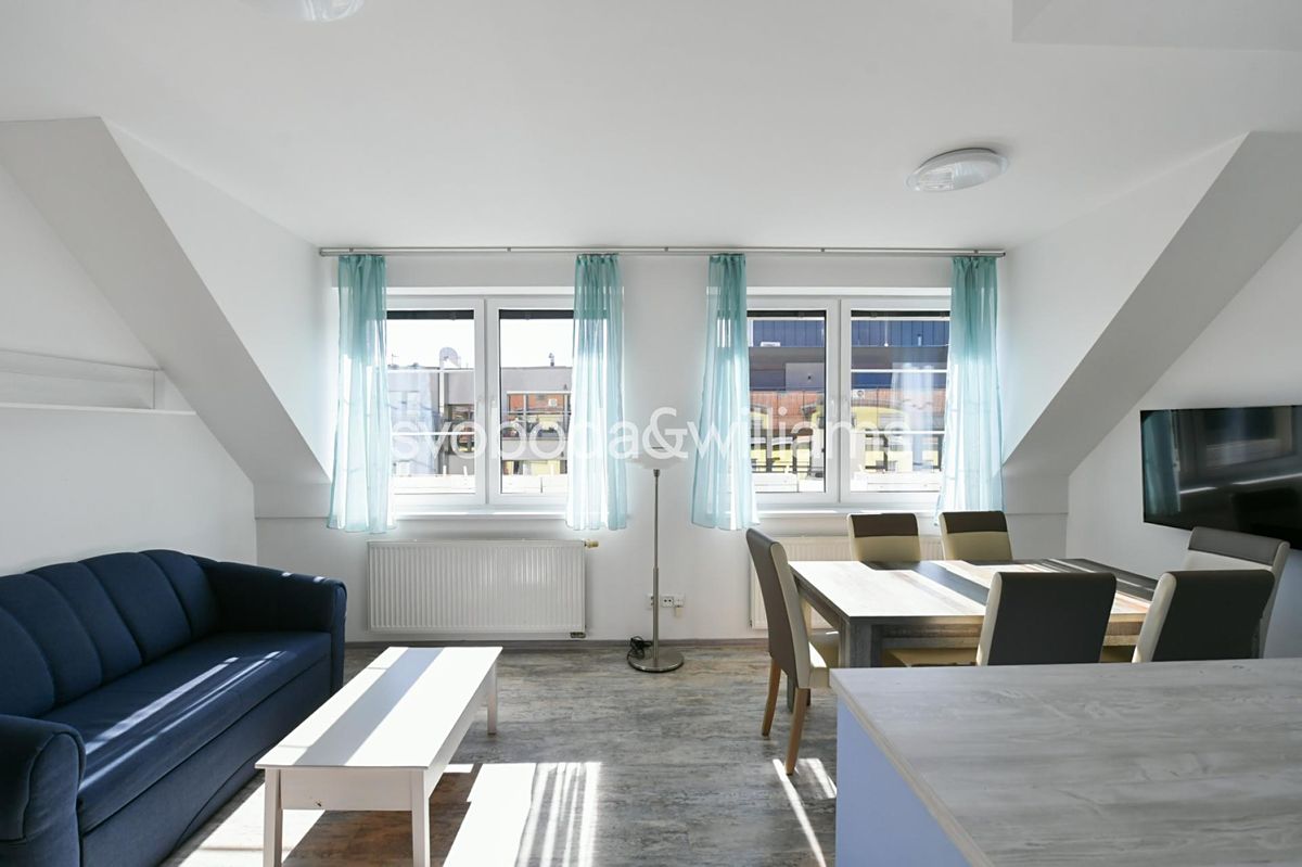Pronájem bytu 4+kk 102 m² – fotografie 3