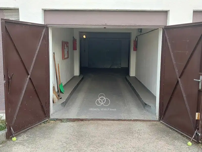 Pronájem garáže 18 m², Brno – náhled fotky 2