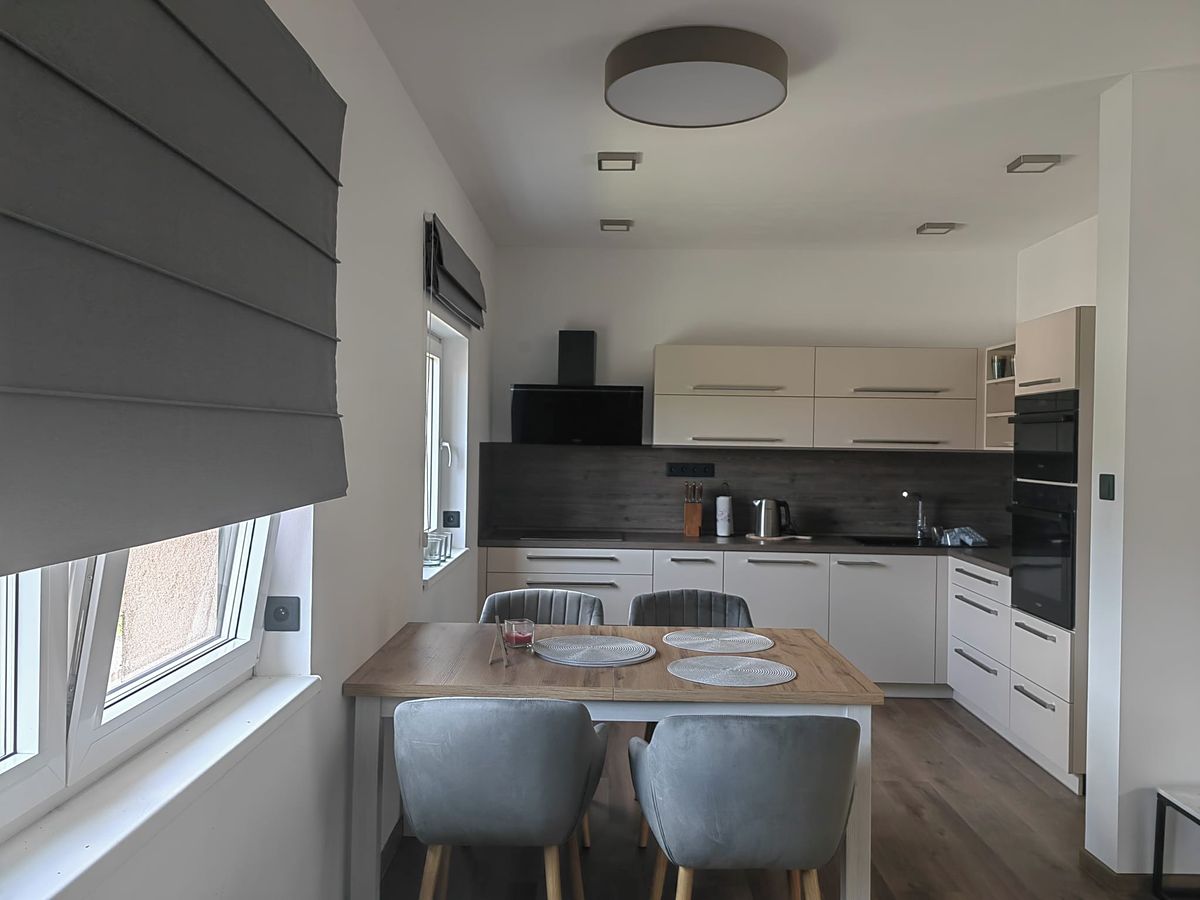 Prodej rodinného domu 610 m², pozemek 509 m² – fotografie 2