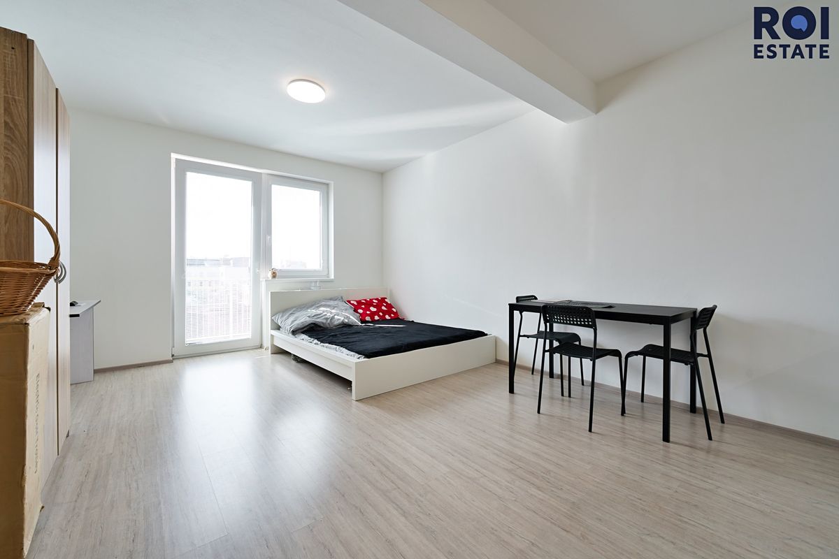 Pronájem bytu 1+kk 30 m² – fotografie 3