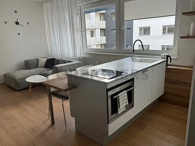 Pronájem bytu 2+kk, 82 m², Pardubice