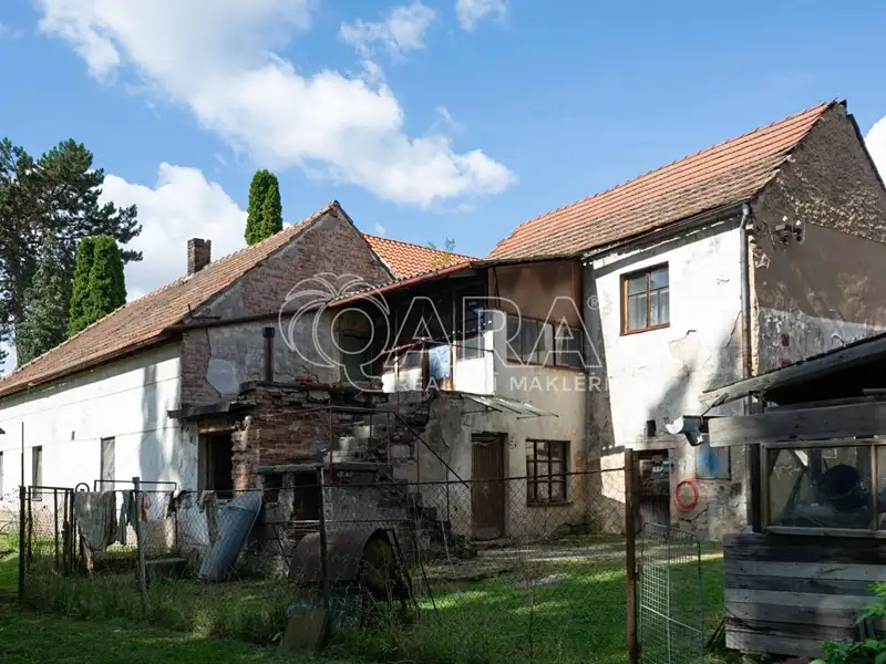 Prodej rodinného domu 200 m², pozemek 1769 m², Zápy – náhled fotky 2