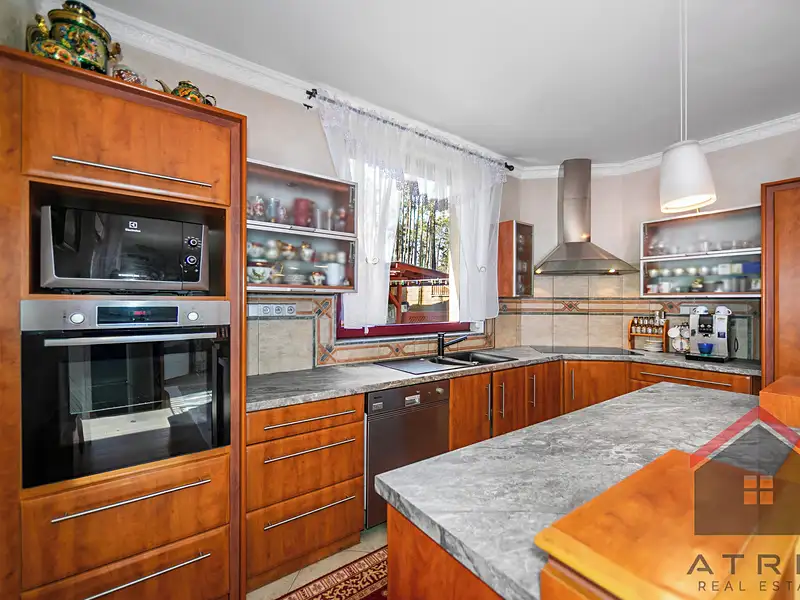 Prodej rodinného domu 274 m², pozemek 587 m², Plzeň – náhled fotky 3